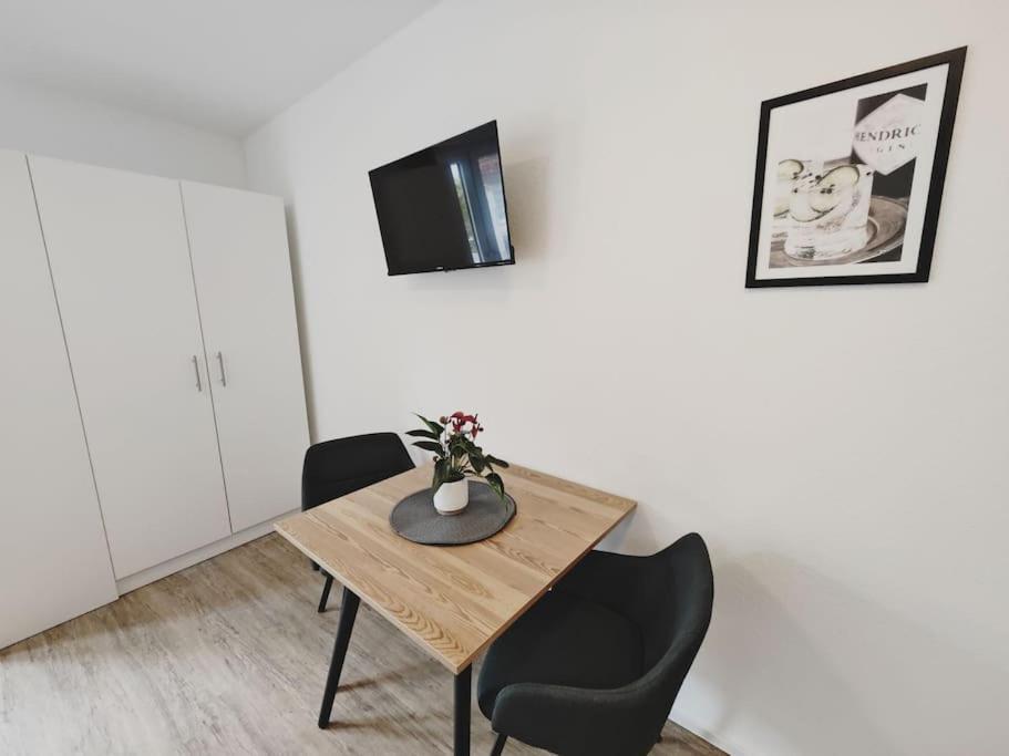 Ticasa Black-zentral-outlet-aufzug-stylisch-unique *